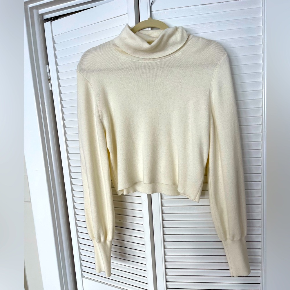 Aritzia Wilfred Cropped Sweater size Medium